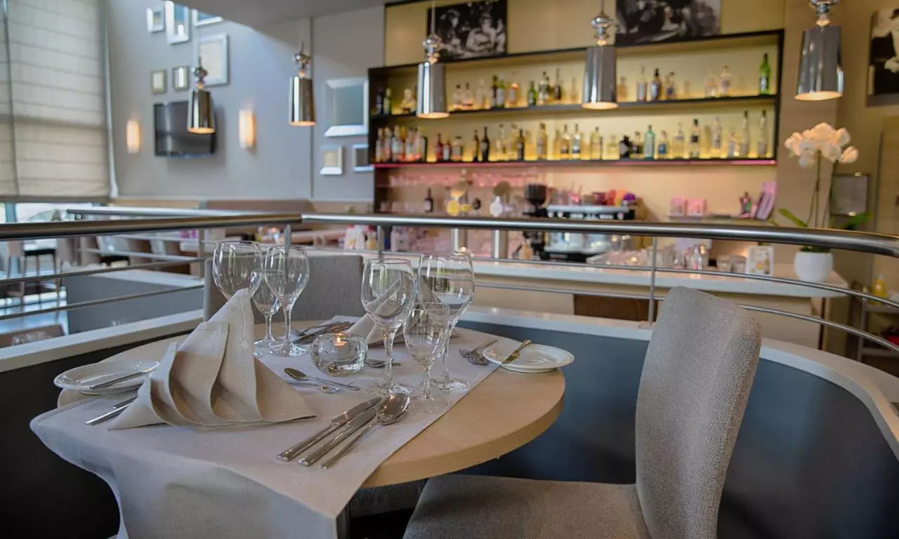 Frankfurt: 2 Nights With Breakfast, Optional 3-Course Meal