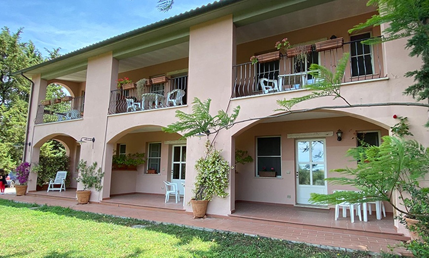 Image 3: Saturnia: fino a 3 notti, colazione + bottiglia di vino