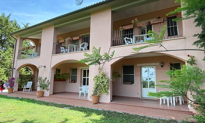 Saturnia: fino a 3 notti, colazione + bottiglia di vino