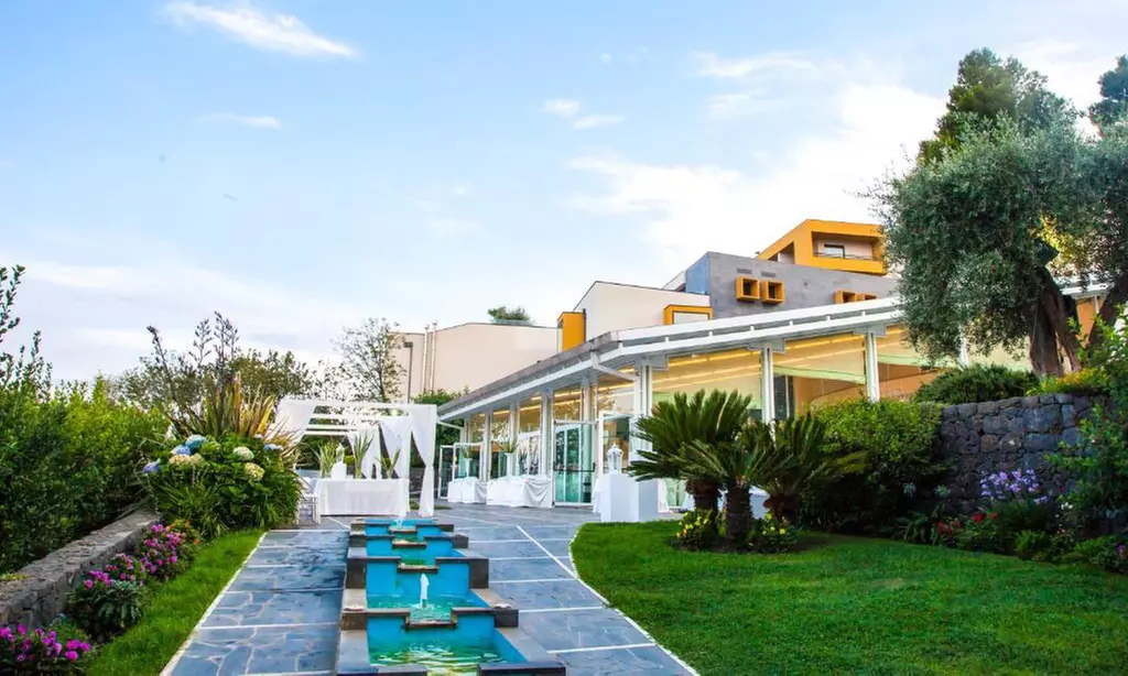 Catania 5*: 1 o 2 notti in camera doppia Superior con colazione e Spa