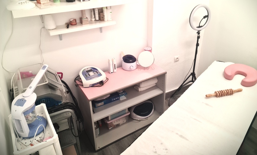 Image 2: 1 o 3 sesiones de masaje corporal a elegir de 1 hora para 1 persona