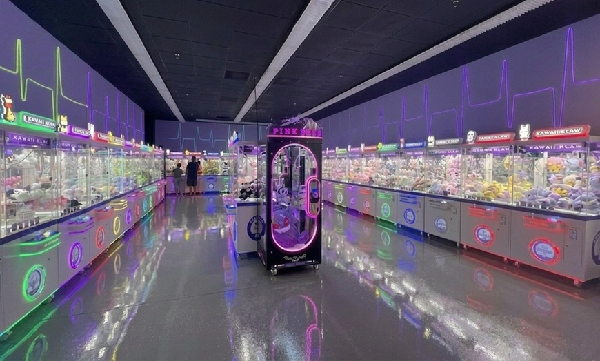 Image 2: Largest Claw Machine in America - Arcade Credits