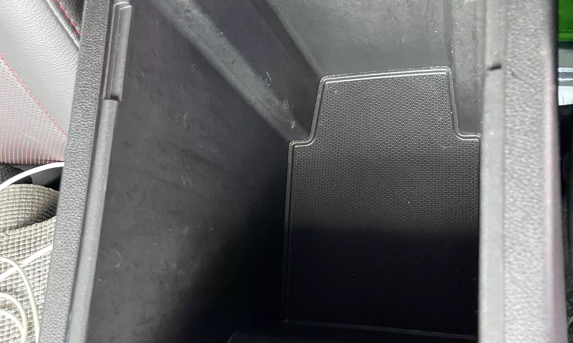 Interior Clean and Vacuum for Sedan & Sport Cars, Standard / Large SUV