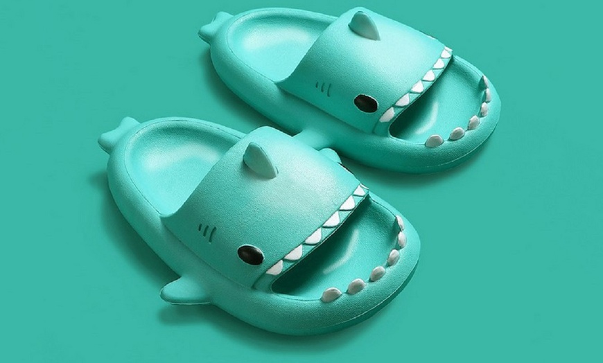 Image 7: Kids' Shark Sliders