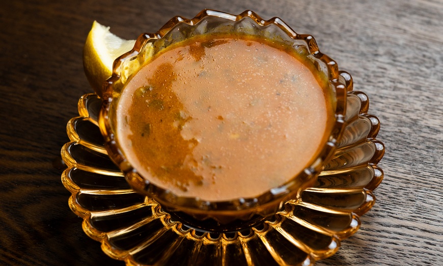 Image 17: Menú fusión con entrante, principal, postre y bebida 