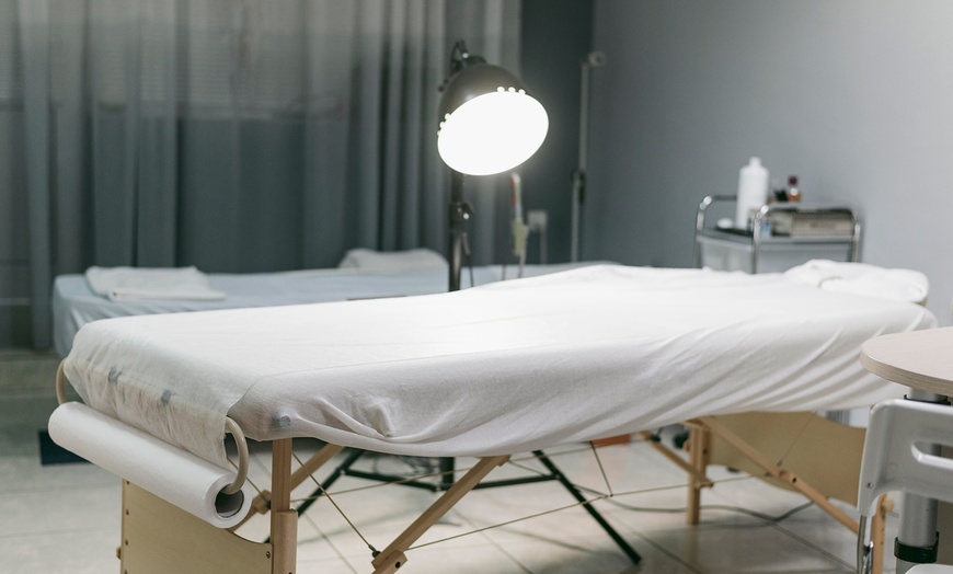 Image 4: 1 o 2 viales de 1 ml de relleno dérmico en zona a elegir