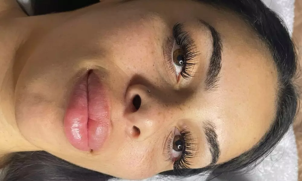 Classic Extensions or 3D or 6D Lash Extensions w/ Optional 2 Week Fill