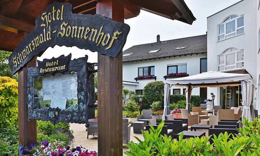 Image 11: Schwarzwald: Doppelzimmer mit Balkon & Spa, opt. mit 3/4-Pension