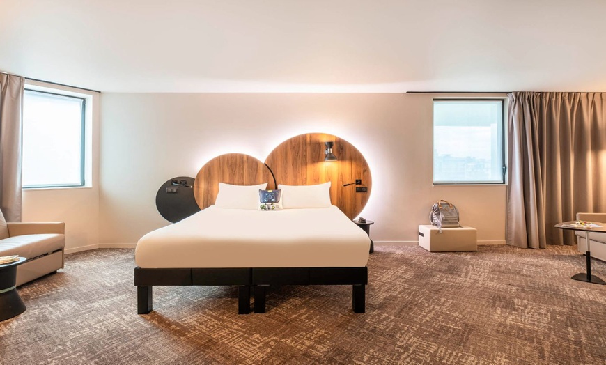 Image 7: ✈ 8-Day Amsterdam and Paris Vacation w/ Air from Great Value Vacations