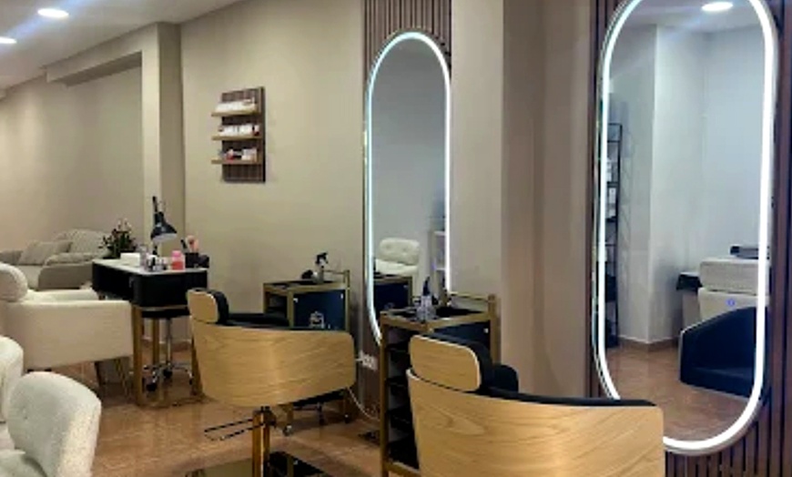 Image 3: Sesión de manicura y/o pedicura con esmaltado semipermanente