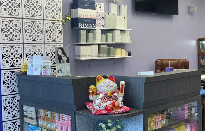 Lush Lashes & Bubbly: Get Lash Extensions with Champagne or Mimosa!