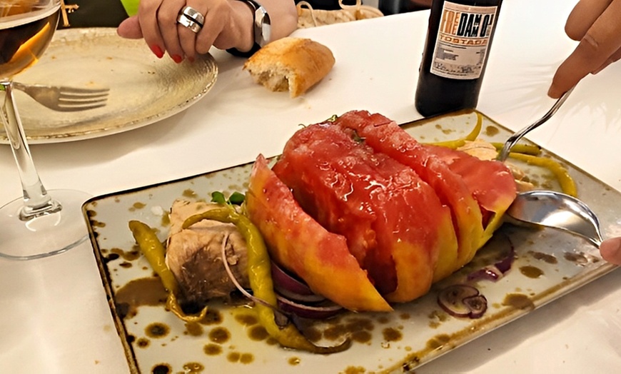 Image 25: Menú tradicional español con opción a botella de vino para 2 o 4