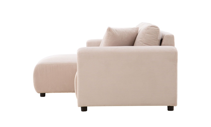 Image 21: Canapé d'angle réversible 3 places "Jambi" de Kocoon en velours côtelé
