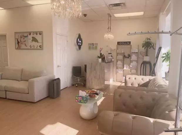 60/90 Swedish or Deep Tissue Massage & Essential Oil &Scalp Treatment