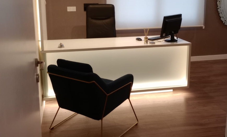 Image 2: Microblading de cejas, línea de agua de párpado superior y mucho más 