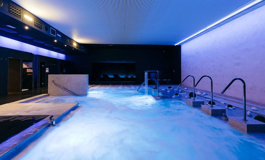 Image 3: Acceso a circuito de spa y masaje para 1 persona o en pareja 