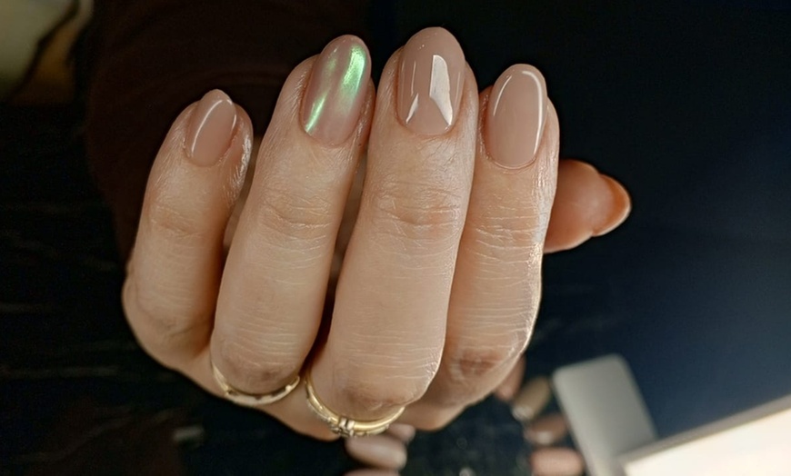 Image 7: Manicura y/o pedicura o primera puesta de uñas de gel o acrigel para 1