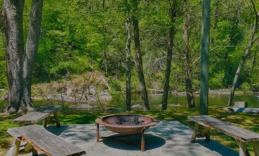 Image 7: Exclusive Deal: Cozy Stay at Tapoco Lodge Resort