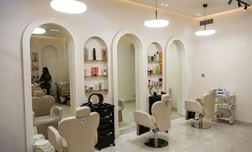 Image 2: Japanese Head Spa: 45 mins Express, 60 mins Classic, or 75 mins Luxury