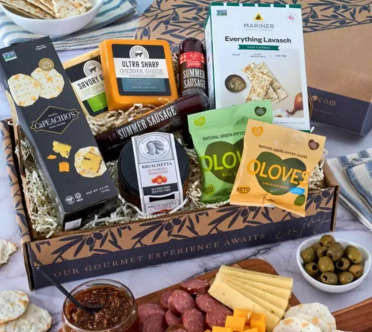 Top-Selling Premium Gourmet Gift Baskets: Meat & Cheese, Fruit, Snacks, & Christmas Options