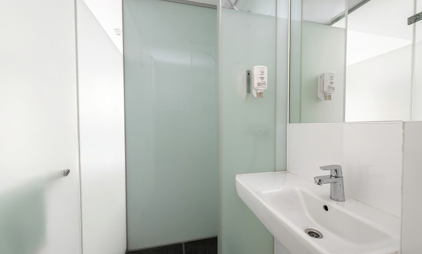 Image 5: Amsterdam: room of your choice incl. late check-out