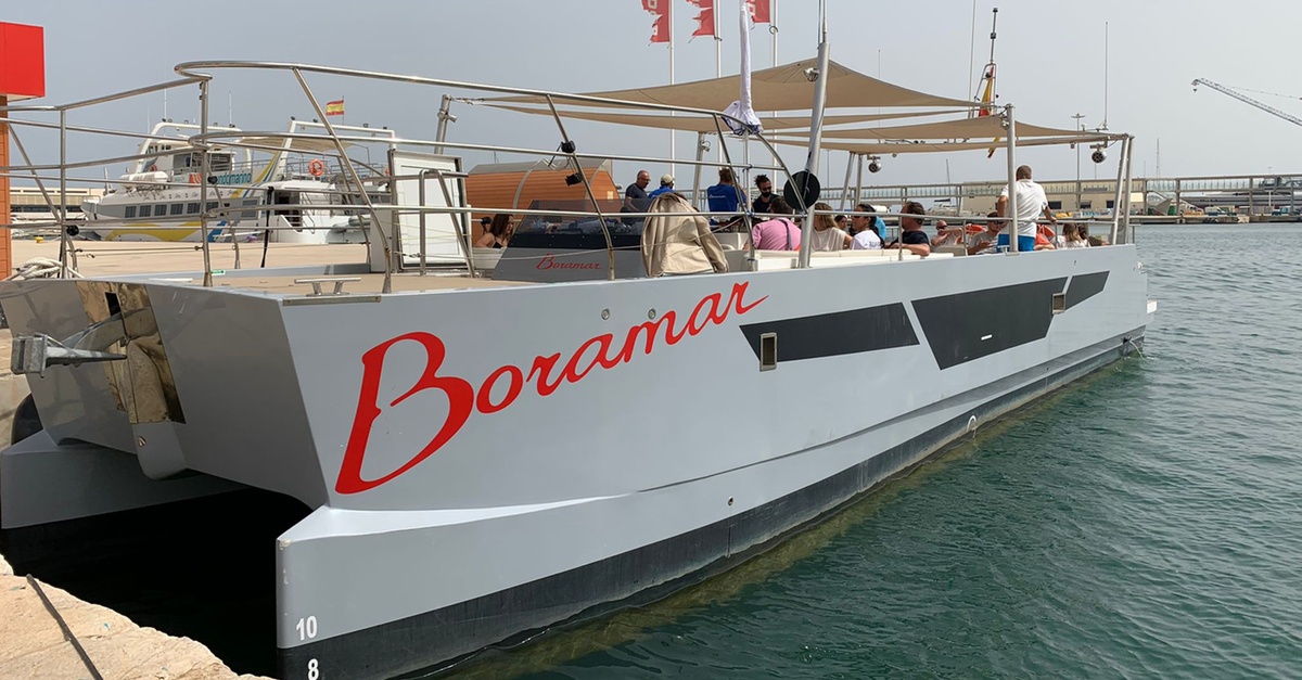 Excursión en catamarán por las playas de Gandía con paella y baño