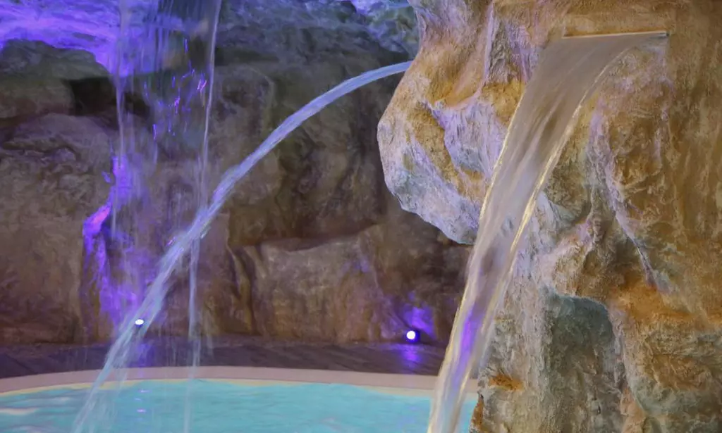 Napoli 5*: camera doppia con mezza pensione e Spa per 2 persone