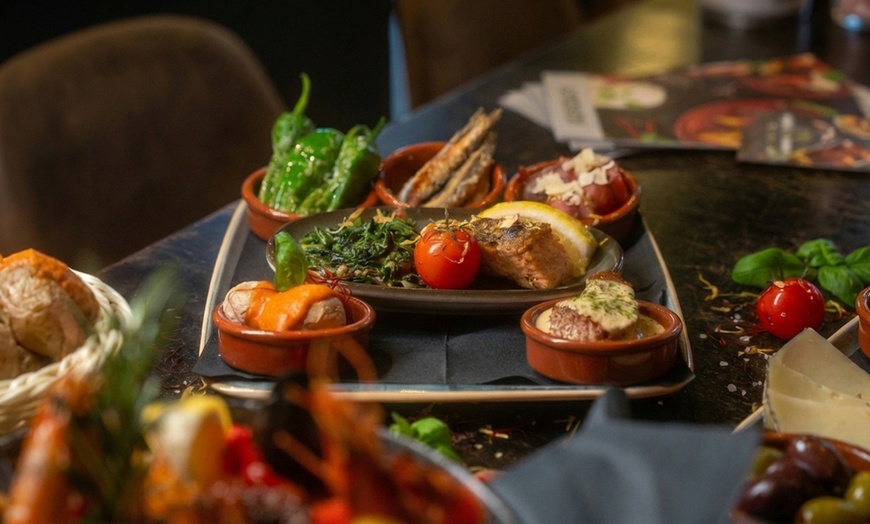 Image 4: Gemischte Platten nach Wahl im Bodega Madrid für 2-4 Personen