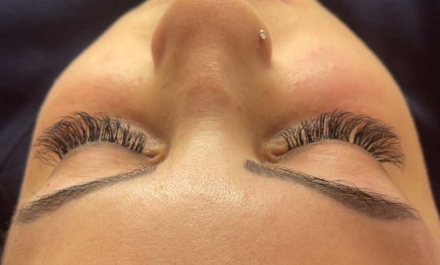 Image 5: Pose d'extensions de cils au choix