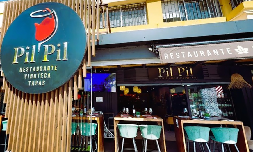 Image 6: Menú de parrillada criolla o hamburguesas para 2 o 4 y opción a vino