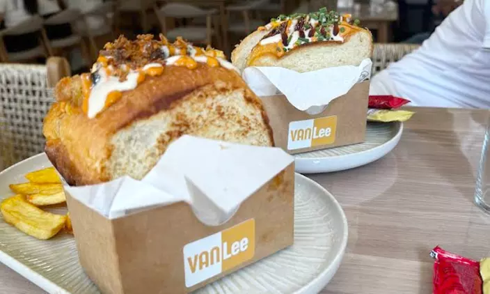 Korean Eggdrop Toast nach Wahl inkl. Pommes / Süßkartoffel & Softdrink