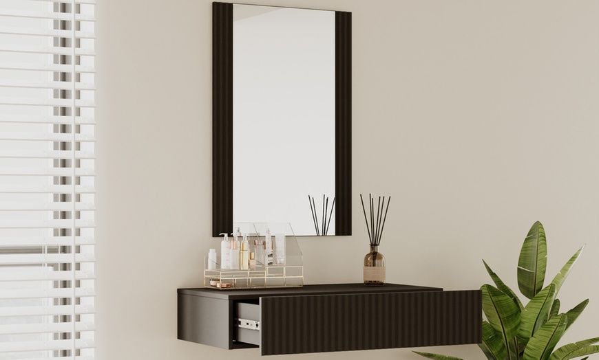 Image 11: Tocador acanalado con cajón y espejo 