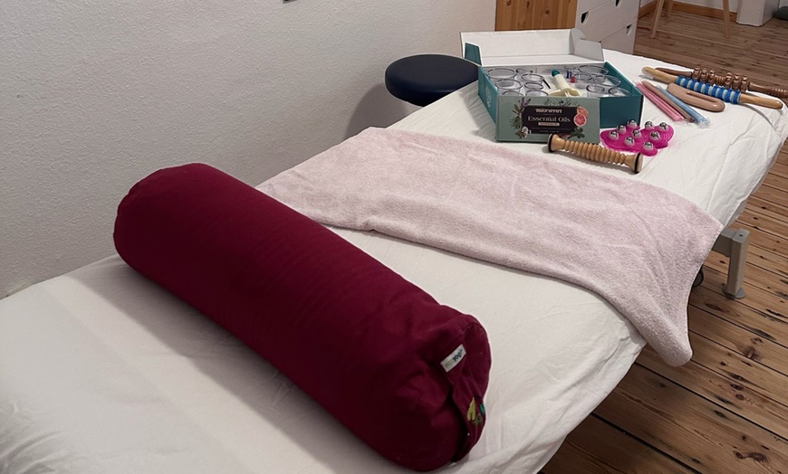 Image 2: 60 Min. Maderotherapie, Hot-Stone- oder Anti-Cellulite-Massage