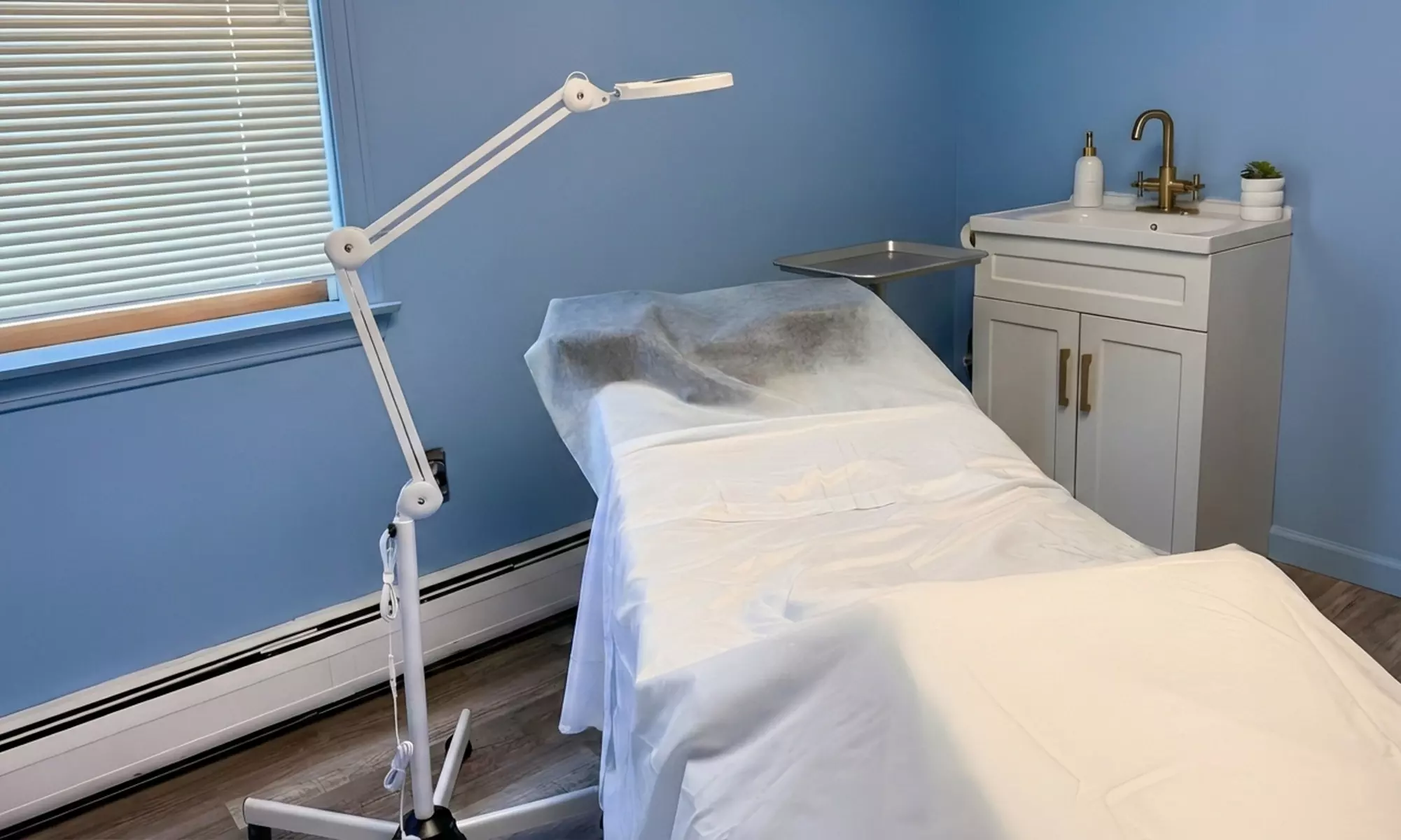 Head to Toe Glow: Rejuvenating Facials & Relaxing Massages