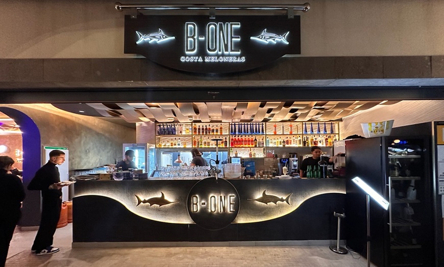 Image 5: Menú mediterráneo prémium para 2 o 4 personas frente al mar 