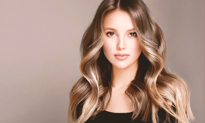 Image 13: Sesión de peluquería con opción a corte, tratamiento, tinte o mechas