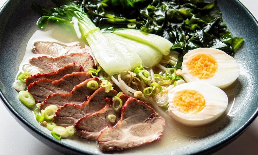 Image 8: Menú japonés para 2 o 4 personas con opciones clásicas o gourmet