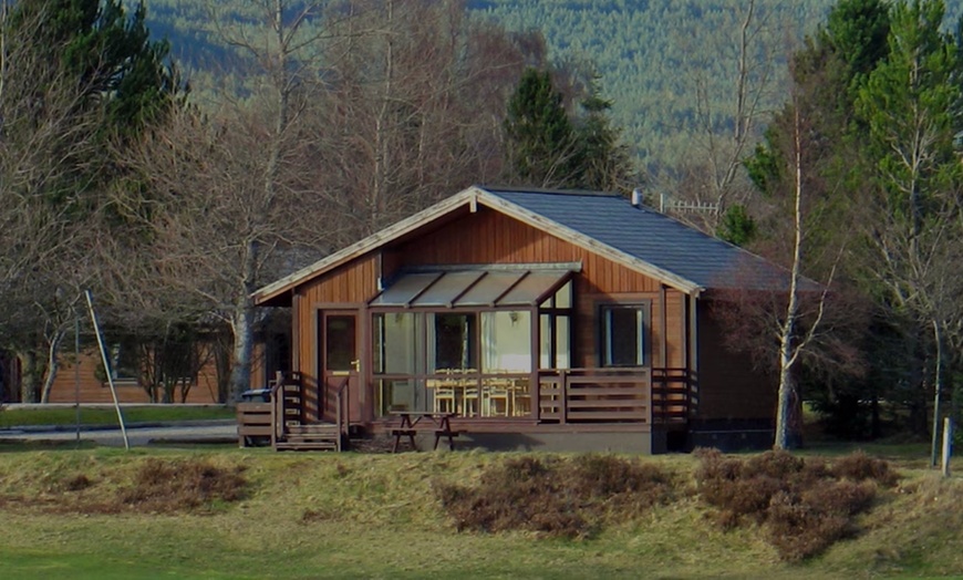 Image 21: Aviemore: Standard One or Two-Bedroom Cabin for Up to Four People