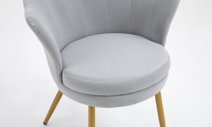 Image 12: Poltroncina a conchiglia Maddina in velluto