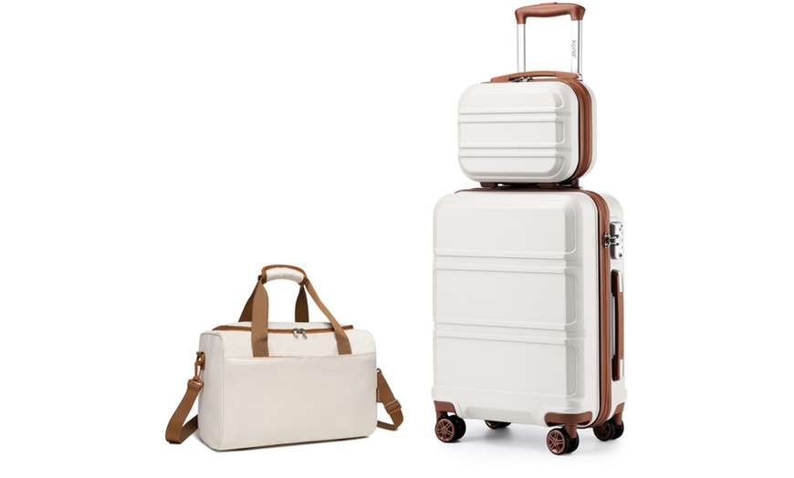 Image 9: Three-Piece Suitcase and Holdall Bag Set