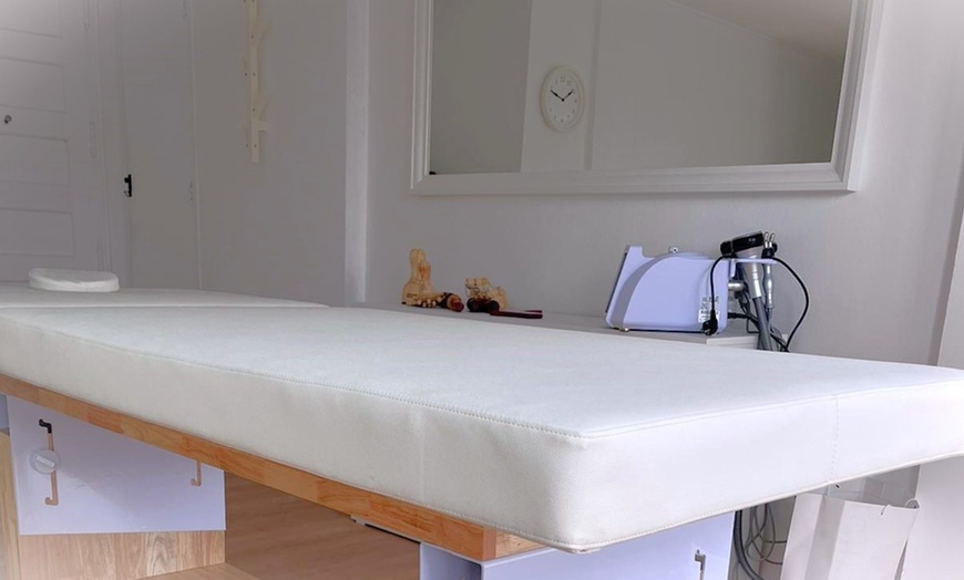 Image 9: Masaje relajante o drenaje linfático con maderoterapia para 1 persona