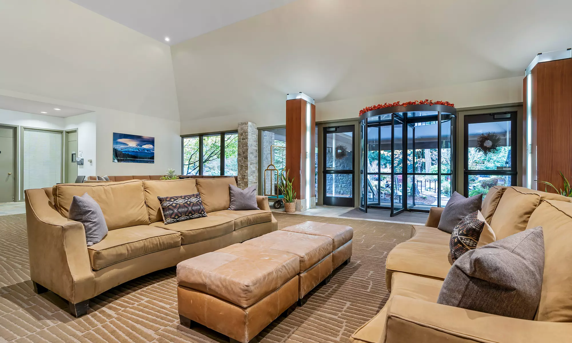 4-Star Mountain Resort in Salmon River Valley with Golf, Spa & Dining
