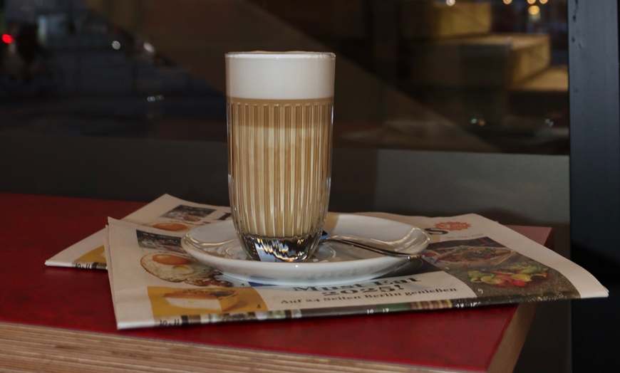 Image 7: Waffeln oder Pancakes nach Wahl für 2 oder 4 Personen