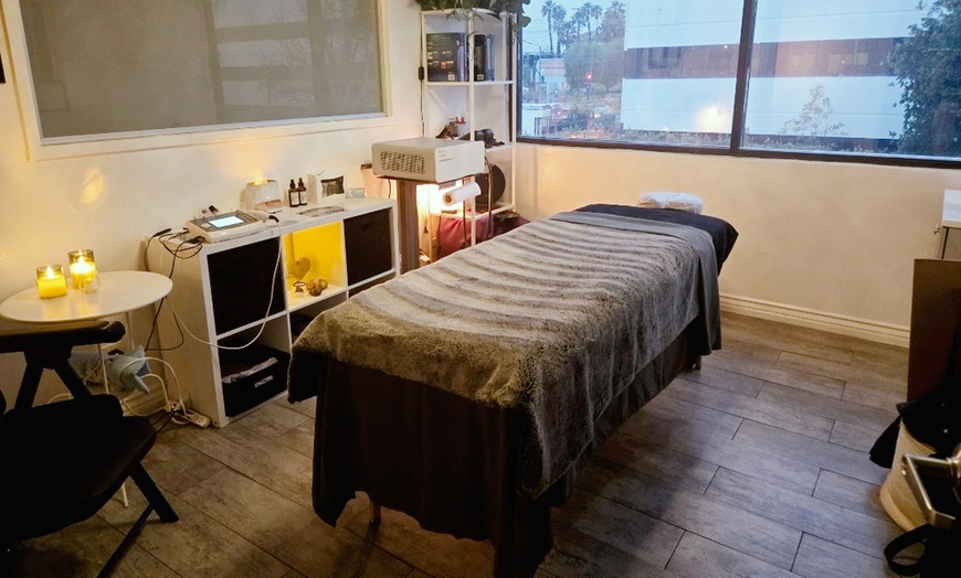 Image 4: Choice of 60, 75, or 90-Minute Therapeutic or Swedish Massage
