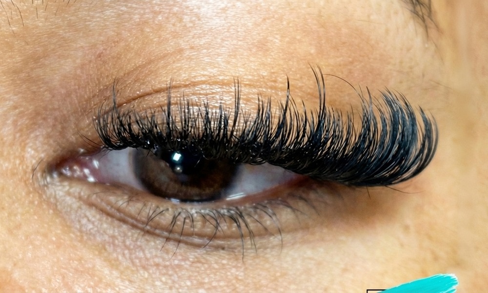 Enhance Your Look with a Full Set of Individual Eyelash Extensions