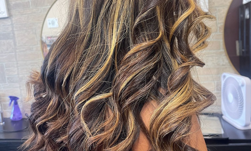 Image 5: Root Color, Partial Highlights or All Over Color @ Salon Style Brazil

