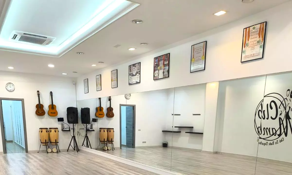 Clases de salsa y bachata por niveles durante un mes