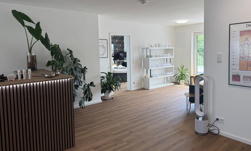 Image 5: 1 oder 3x 30 Min. Mikrodermabrasion (Gesicht) inkl. Serum + Maske