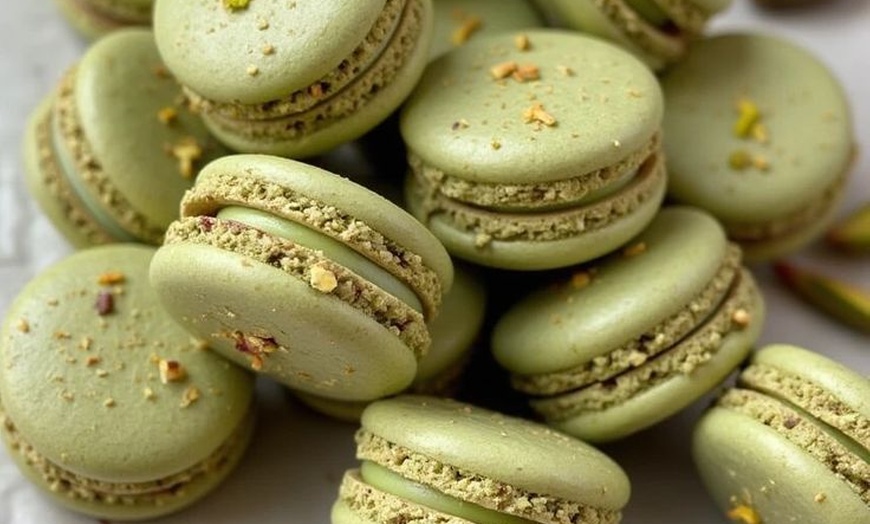 Image 9: Delight in Christmas Macaron or Exclusive Luxury Handbag Gift Box