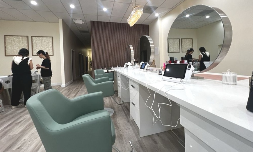 Image 6: Luxury Head Spa Treatment w/Massage on Neck & Scalp for 1 or 2